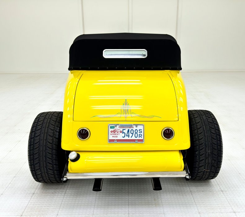 Ford-High-boy-1932-Yellow-Black-2