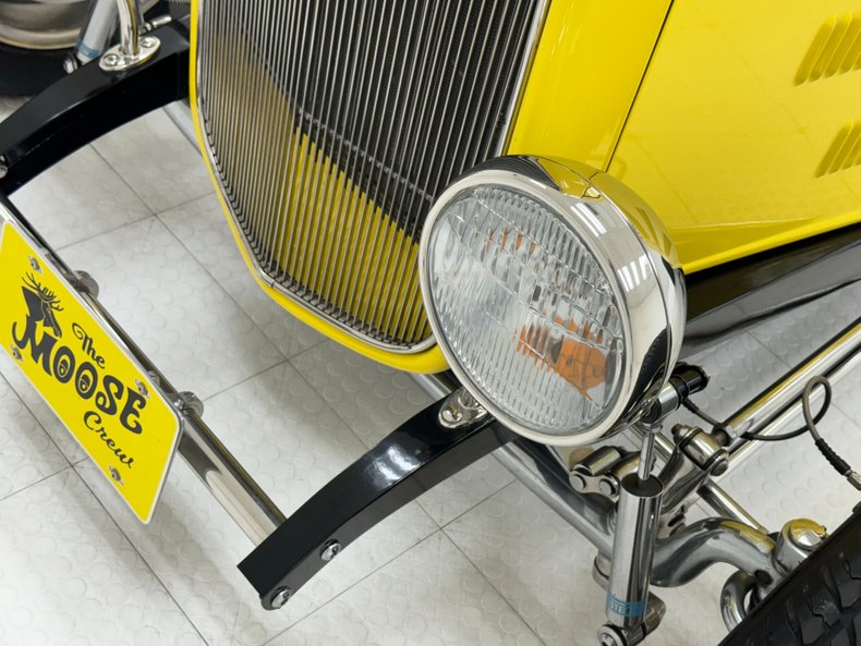 Ford-High-boy-1932-Yellow-Black-22