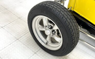Ford-High-boy-1932-Yellow-Black-23