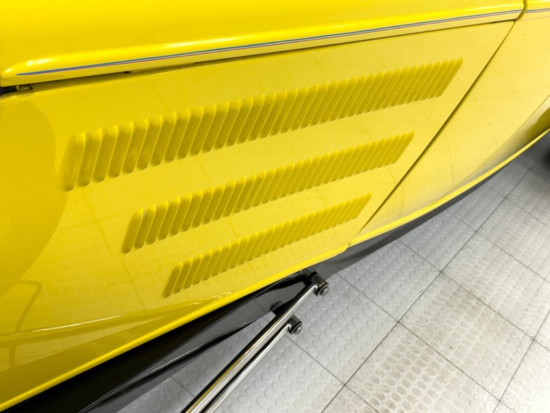 Ford-High-boy-1932-Yellow-Black-24