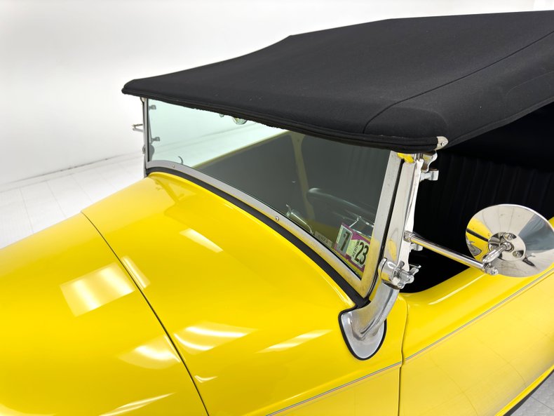 Ford-High-boy-1932-Yellow-Black-25