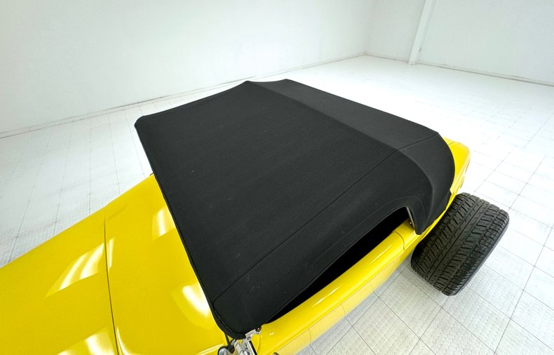 Ford-High-boy-1932-Yellow-Black-26