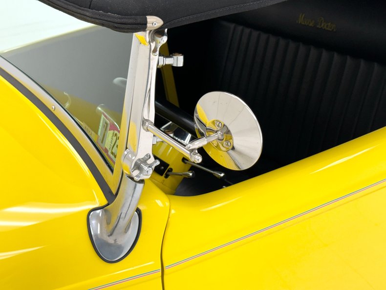 Ford-High-boy-1932-Yellow-Black-27