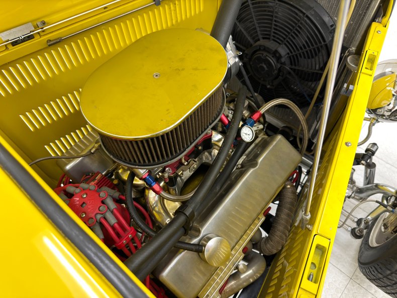 Ford-High-boy-1932-Yellow-Black-31