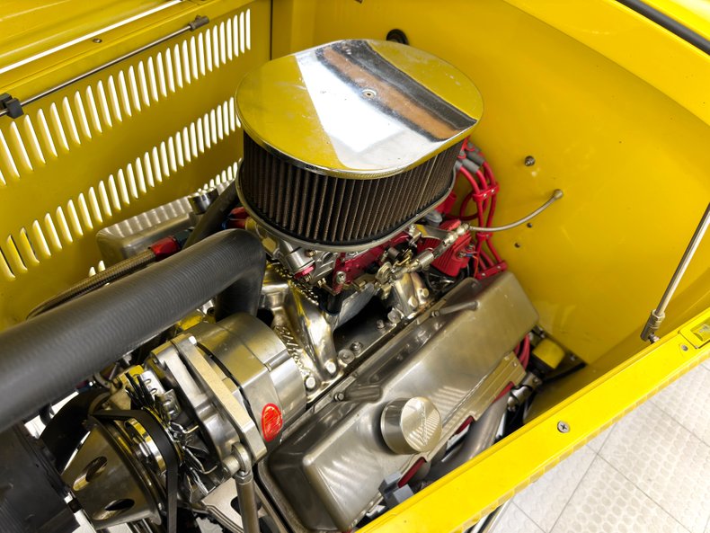 Ford-High-boy-1932-Yellow-Black-32