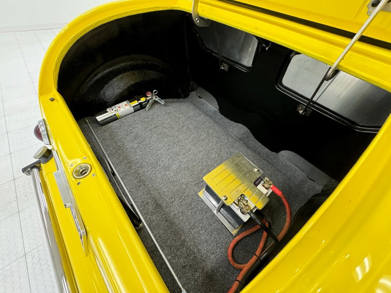 Ford-High-boy-1932-Yellow-Black-35