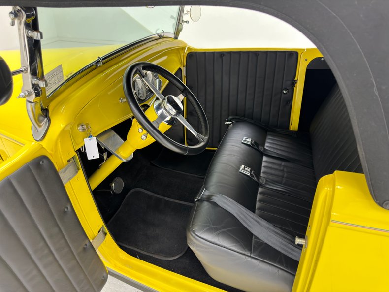 Ford-High-boy-1932-Yellow-Black-36