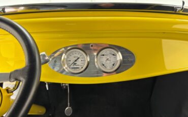 Ford-High-boy-1932-Yellow-Black-37
