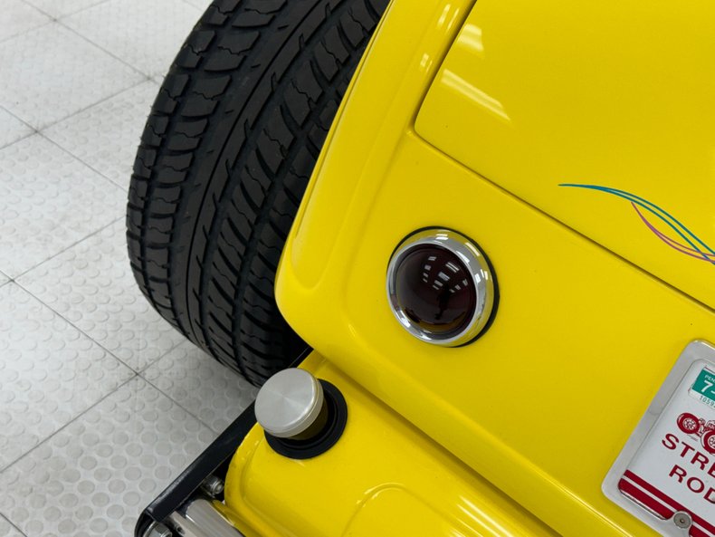 Ford-High-boy-1932-Yellow-Black-44
