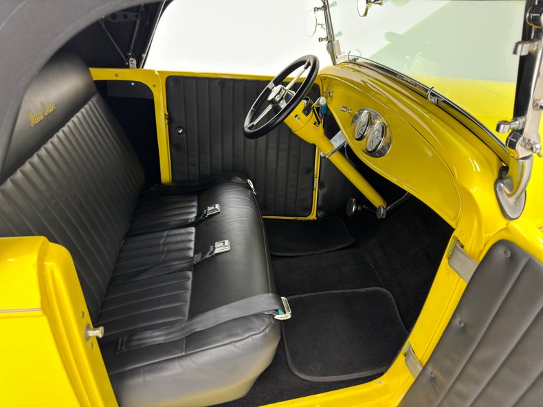 Ford-High-boy-1932-Yellow-Black-46