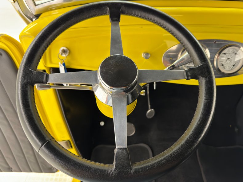 Ford-High-boy-1932-Yellow-Black-47