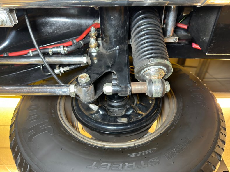 Ford-High-boy-1932-Yellow-Black-48