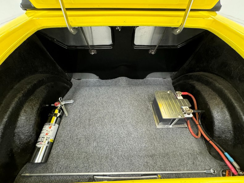 Ford-High-boy-1932-Yellow-Black-5