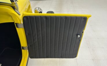 Ford-High-boy-1932-Yellow-Black-6