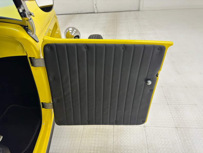 Ford-High-boy-1932-Yellow-Black-6