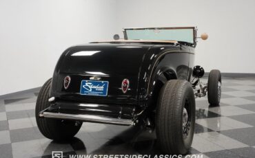 Ford-Highboy-1932-Convertible-12