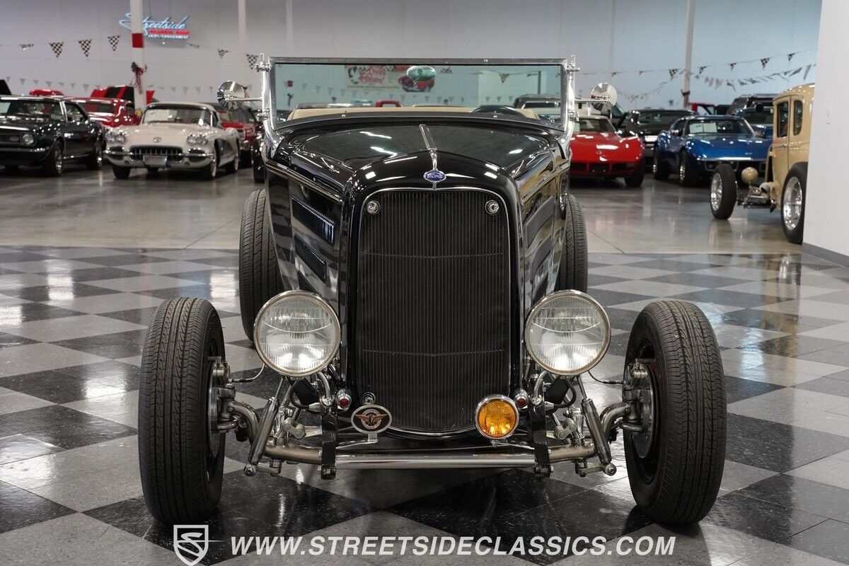 Ford-Highboy-1932-Convertible-18