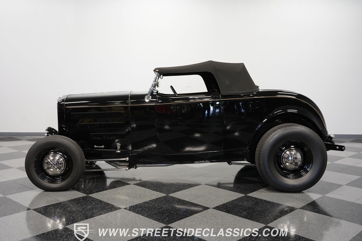 Ford-Highboy-1932-Convertible-2