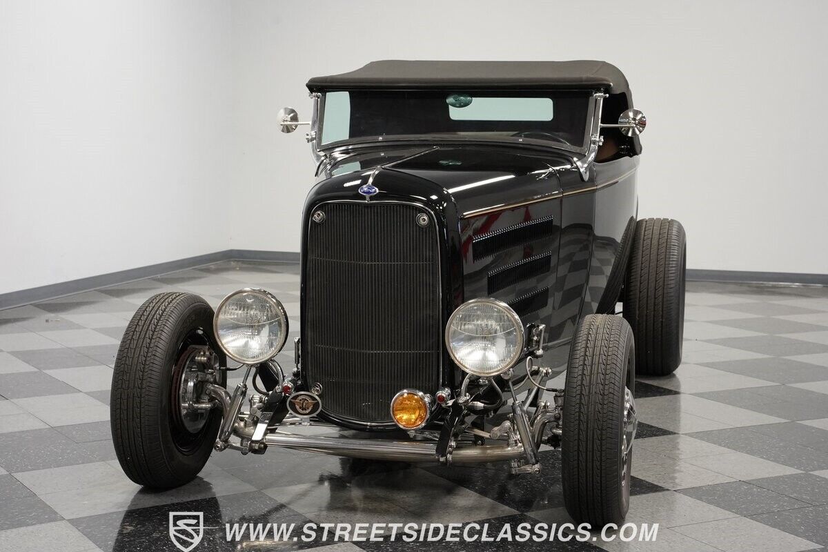 Ford-Highboy-1932-Convertible-22
