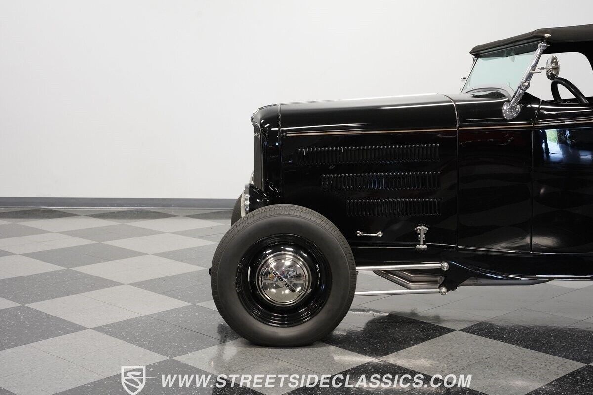 Ford-Highboy-1932-Convertible-24