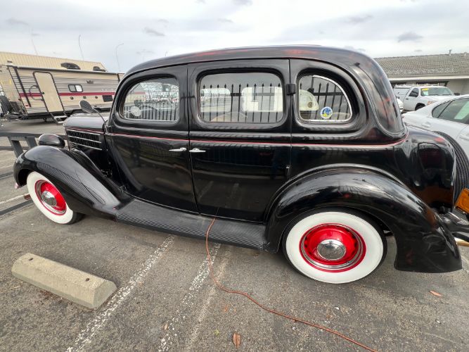 Ford-Humpback-1936-Black-1
