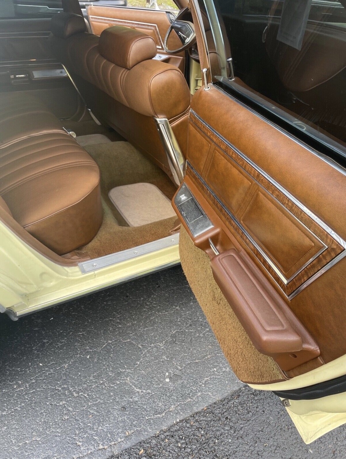 Ford-LTD-II-Brougham-1976-12