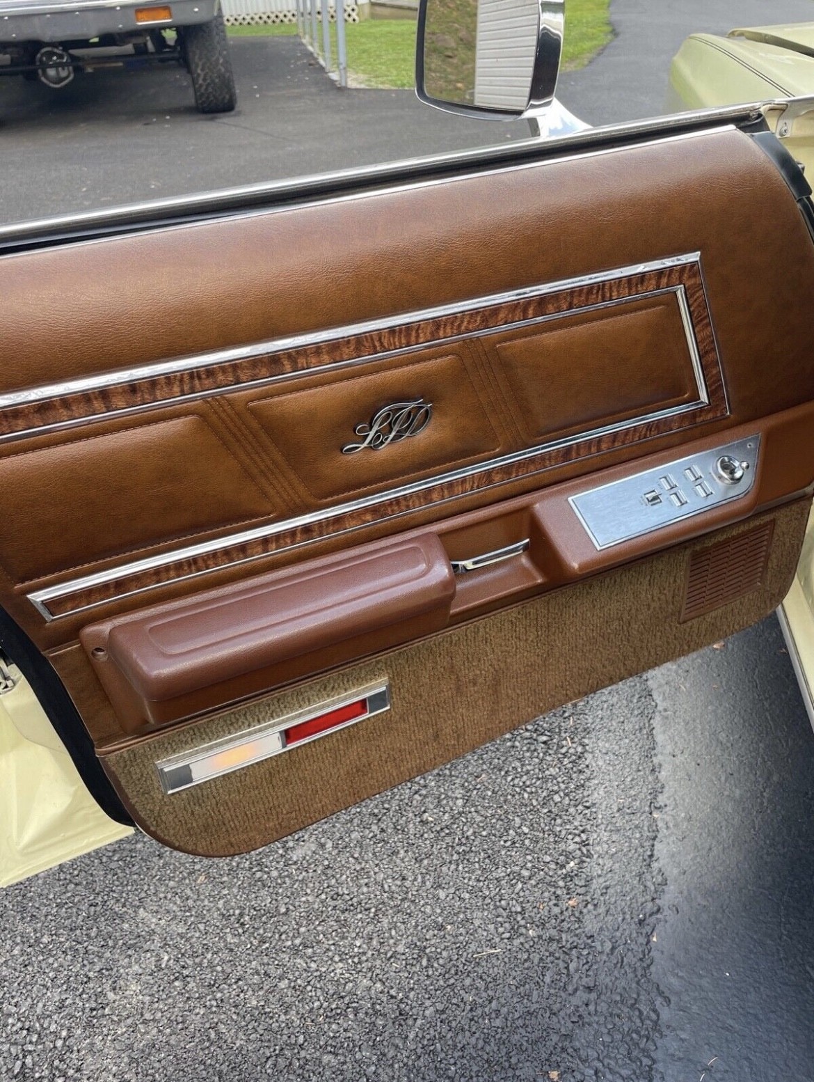 Ford-LTD-II-Brougham-1976-9