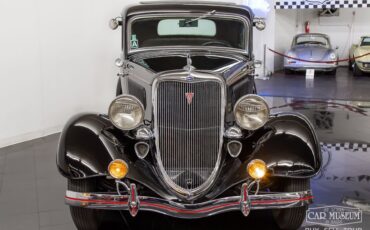 Ford-Model-40-1934-Black-Gray-Cloth-3