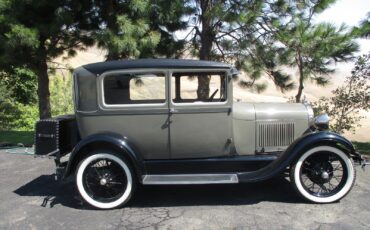 Ford-Model-A-1928-Sedan-10