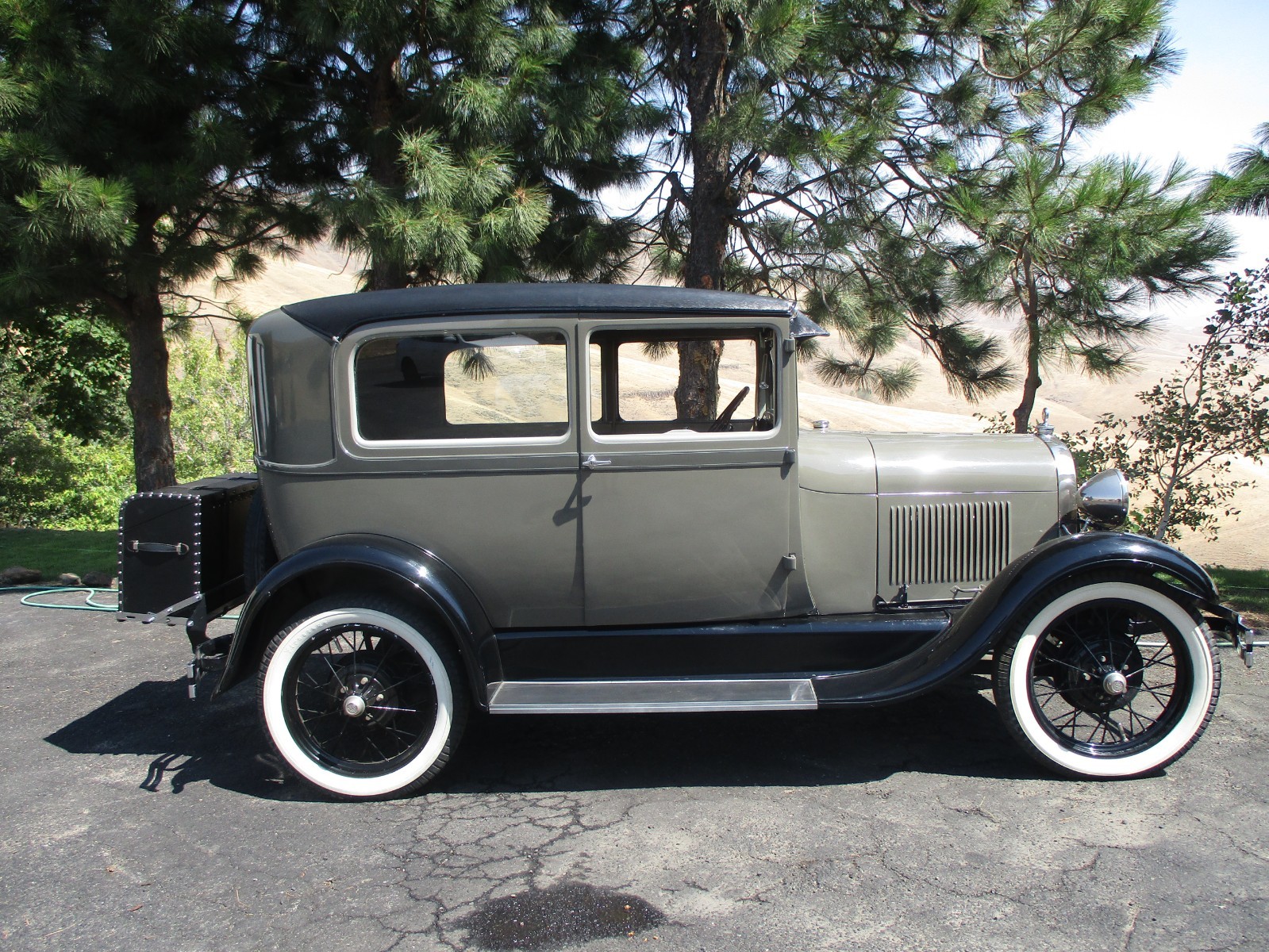 Ford-Model-A-1928-Sedan-10