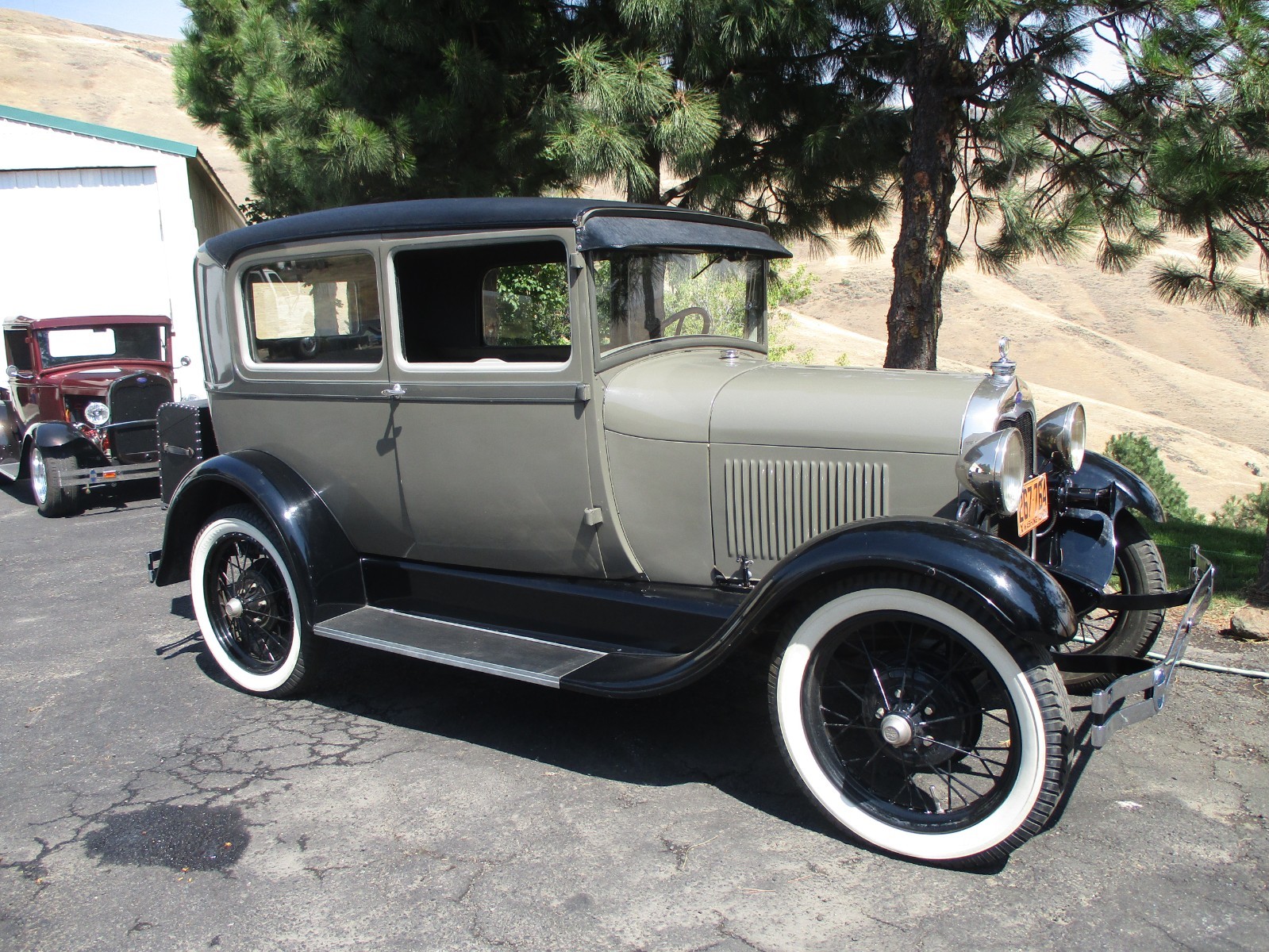 Ford-Model-A-1928-Sedan-12