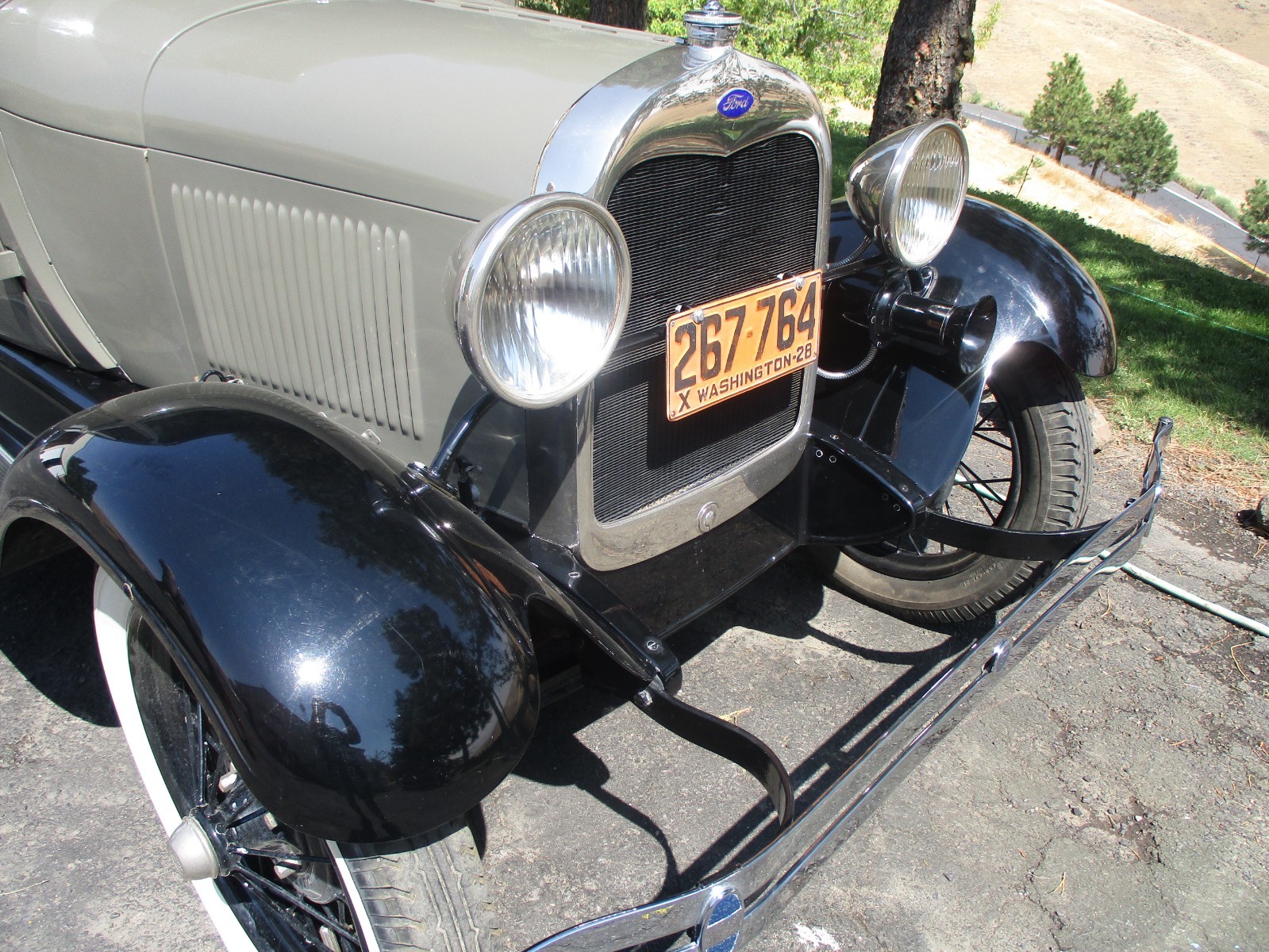 Ford-Model-A-1928-Sedan-17