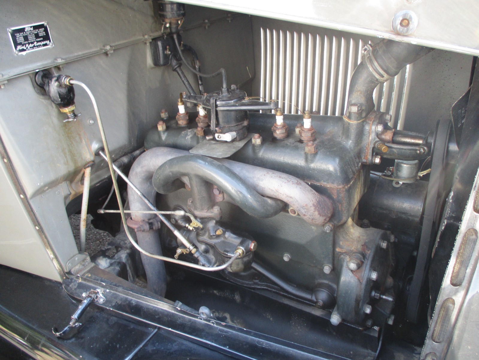 Ford-Model-A-1928-Sedan-18