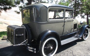 Ford-Model-A-1928-Sedan-19
