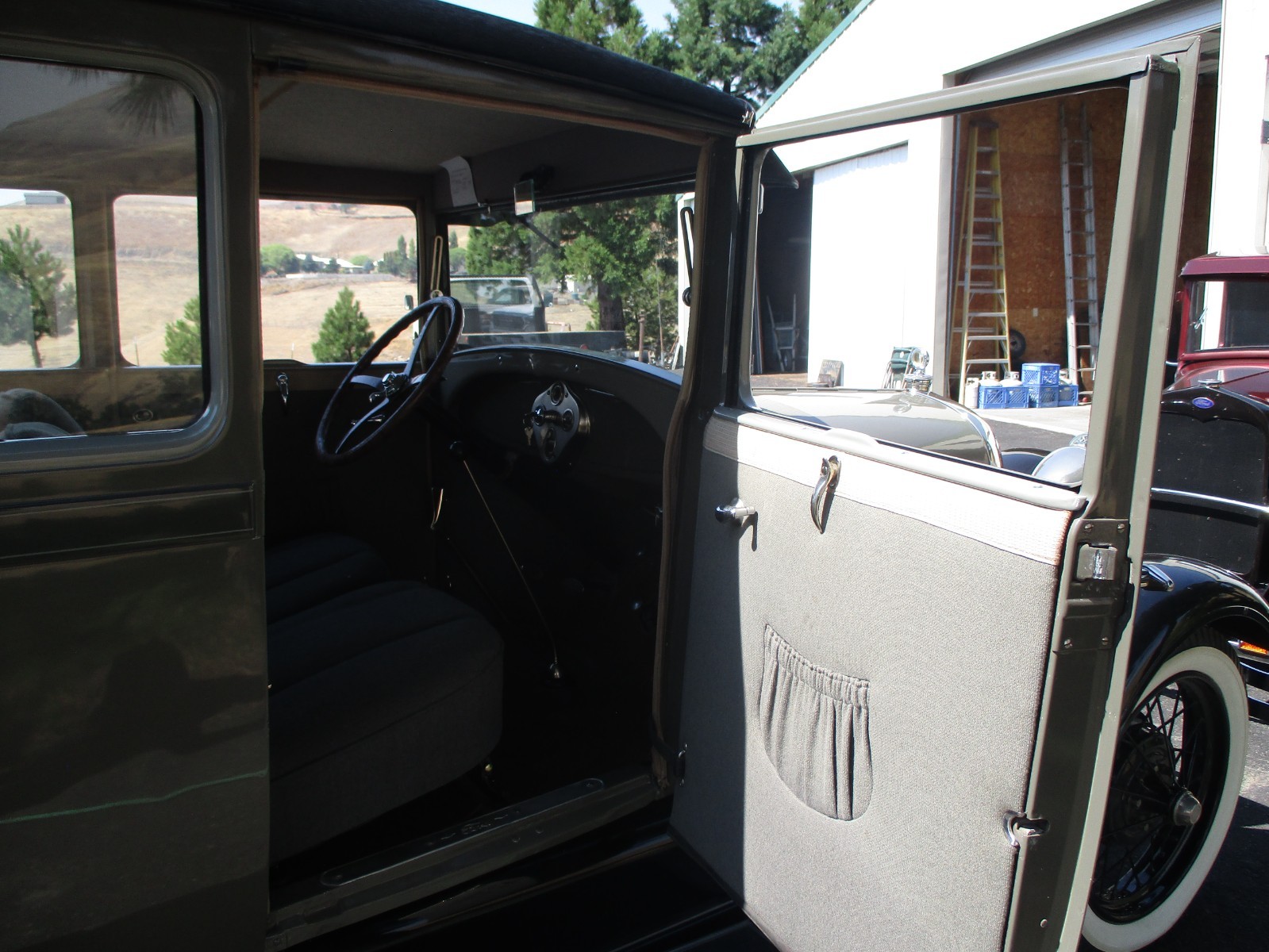 Ford-Model-A-1928-Sedan-20