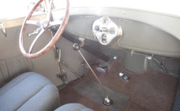 Ford-Model-A-1928-Sedan-22