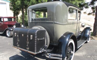 Ford-Model-A-1928-Sedan-24