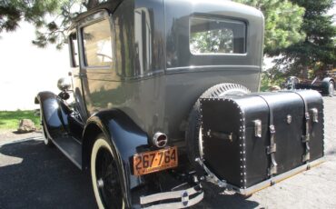 Ford-Model-A-1928-Sedan-28