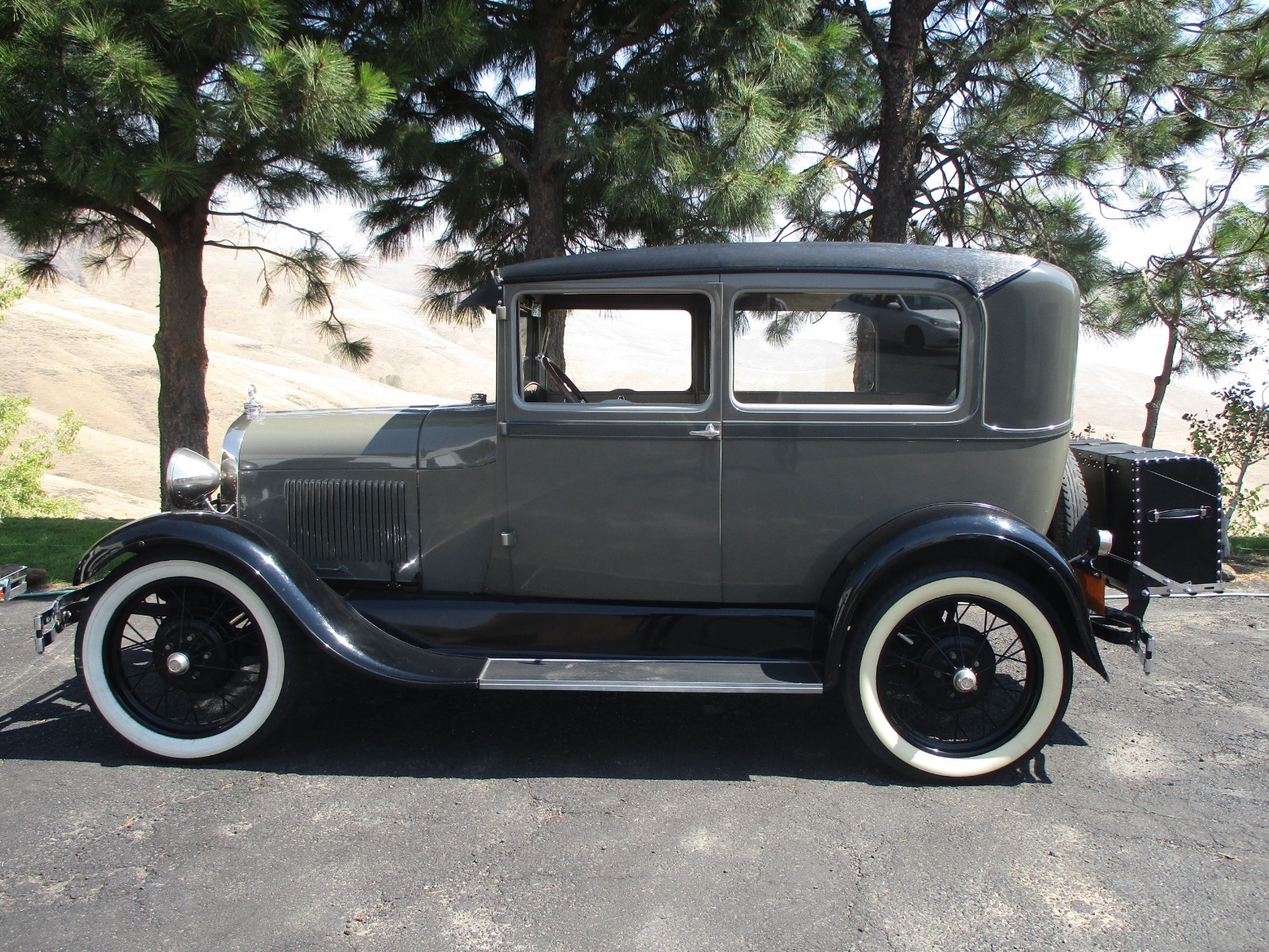 Ford-Model-A-1928-Sedan-30