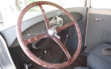Ford-Model-A-1928-Sedan-5