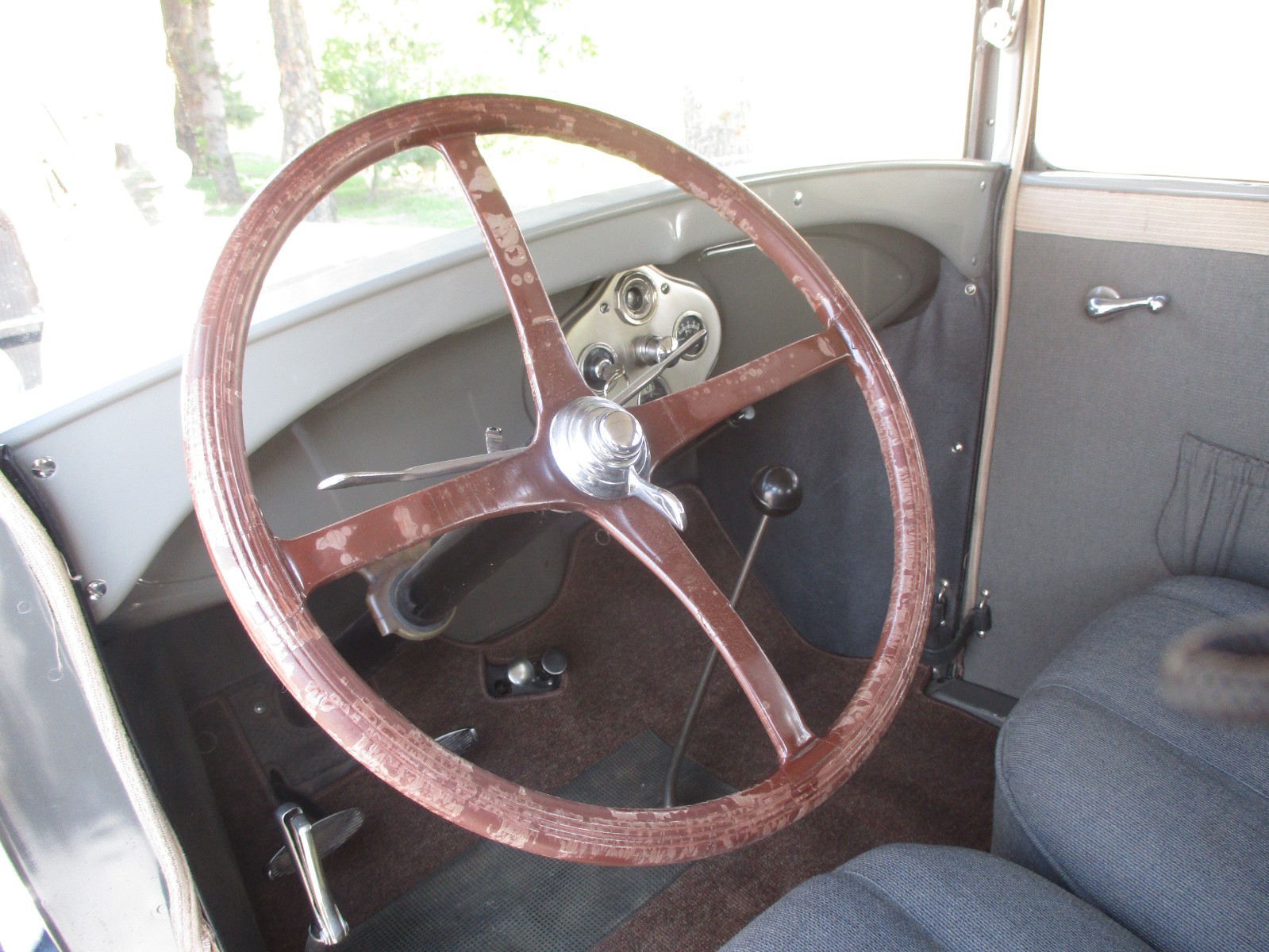 Ford-Model-A-1928-Sedan-5