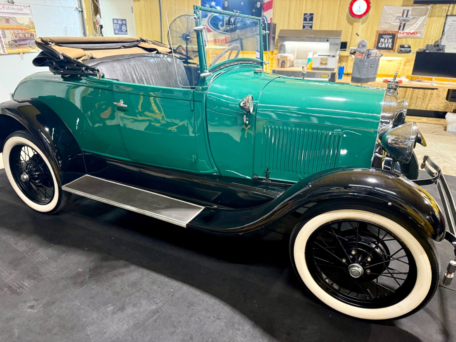 Ford-Model-A-1929-Convertible-3