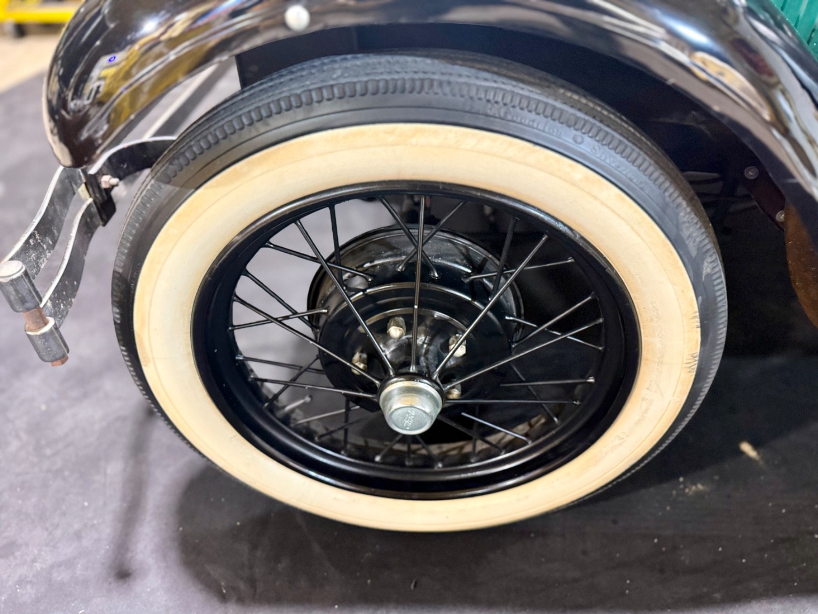 Ford-Model-A-1929-Convertible-9