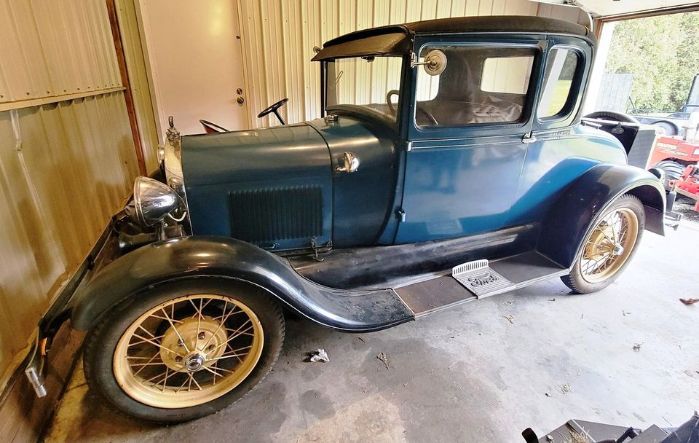 Ford-Model-a-1928-Blue-Tan