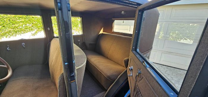 Ford-Model-a-1928-Brown-2