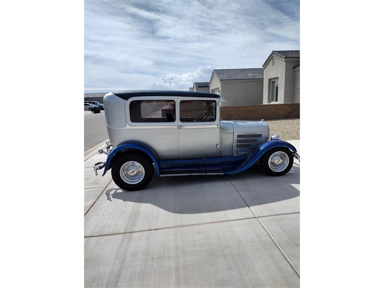 Ford-Model-a-1928-Silverblue-Blue-9
