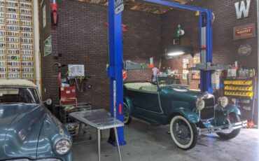 Ford-Model-a-1928-Teal-Gold-20