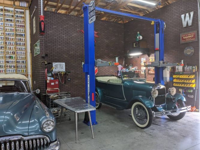 Ford-Model-a-1928-Teal-Gold-20