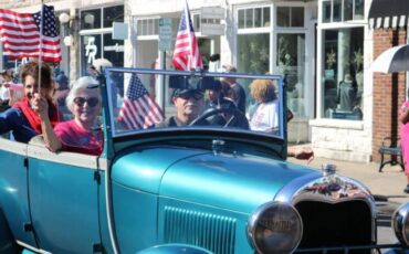 Ford-Model-a-1928-Teal-Gold-22