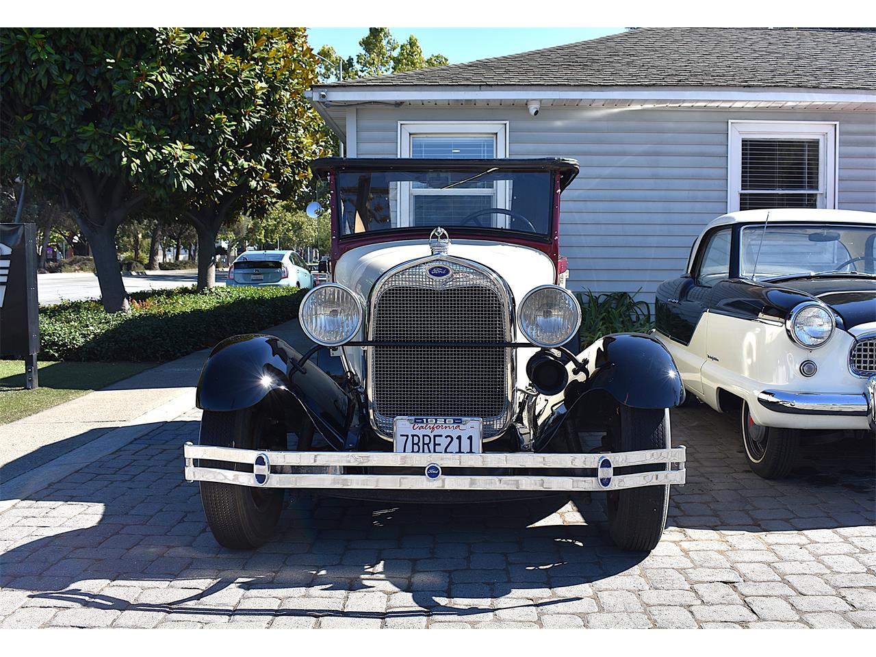 Ford-Model-a-1928-Two-Toned-Black-amp-Red-1